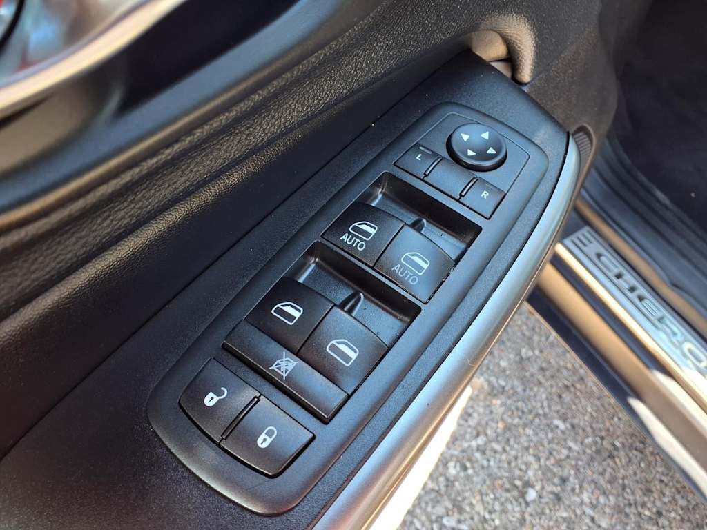 Thumbnail: 2020 Jeep Cherokee - 21