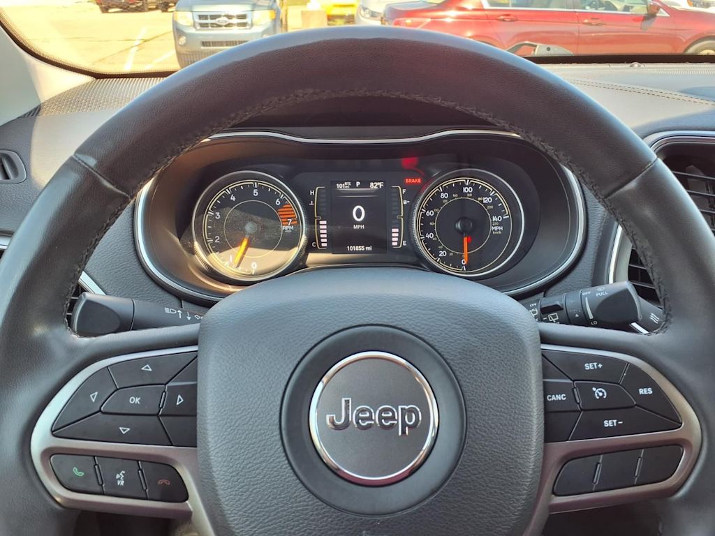Thumbnail: 2020 Jeep Cherokee - 23