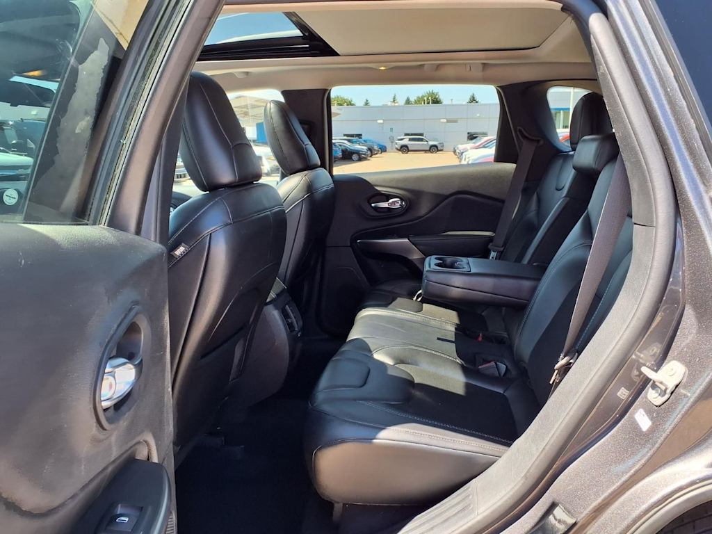 Thumbnail: 2020 Jeep Cherokee - 12