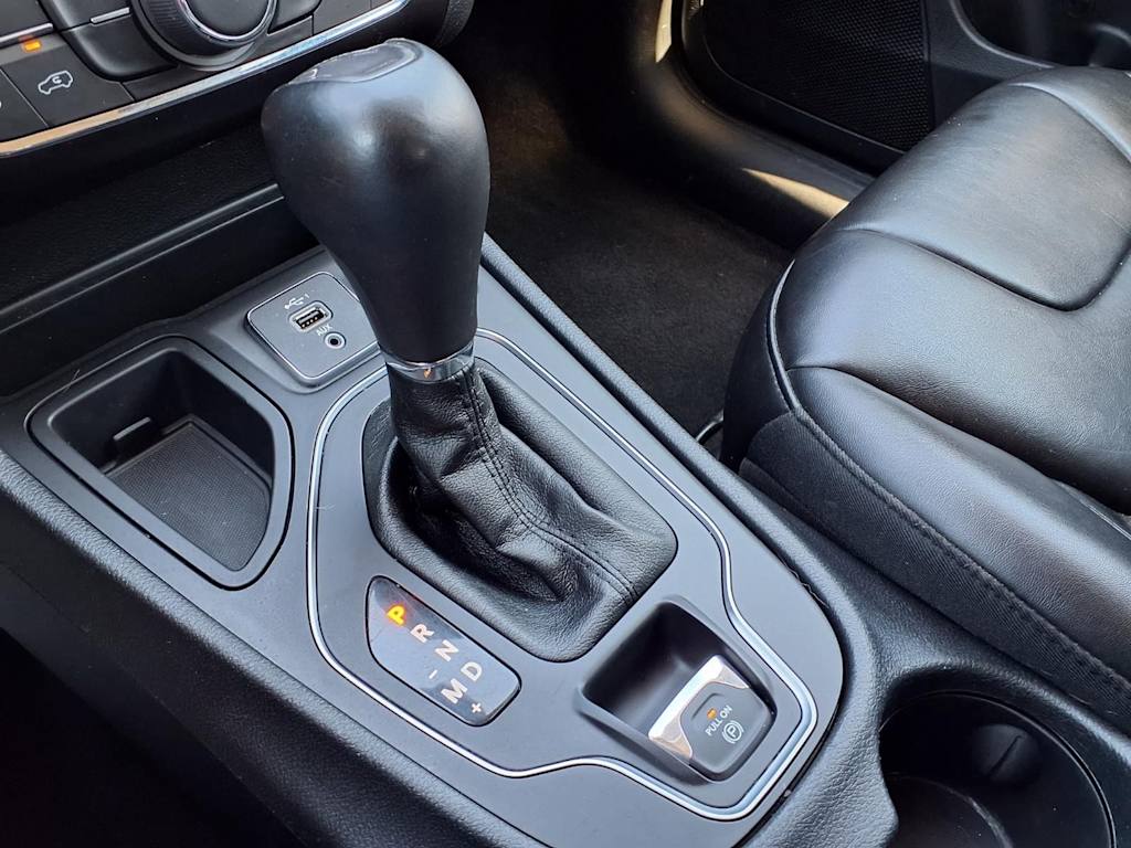 Thumbnail: 2020 Jeep Cherokee - 14