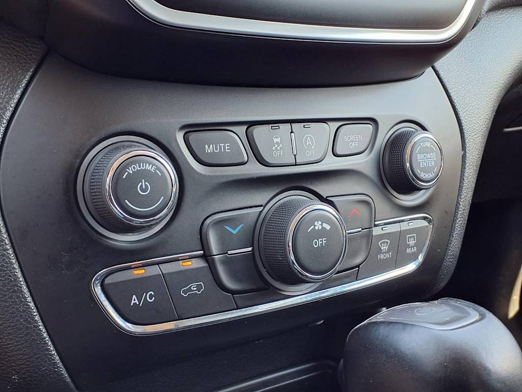 Thumbnail: 2020 Jeep Cherokee - 27