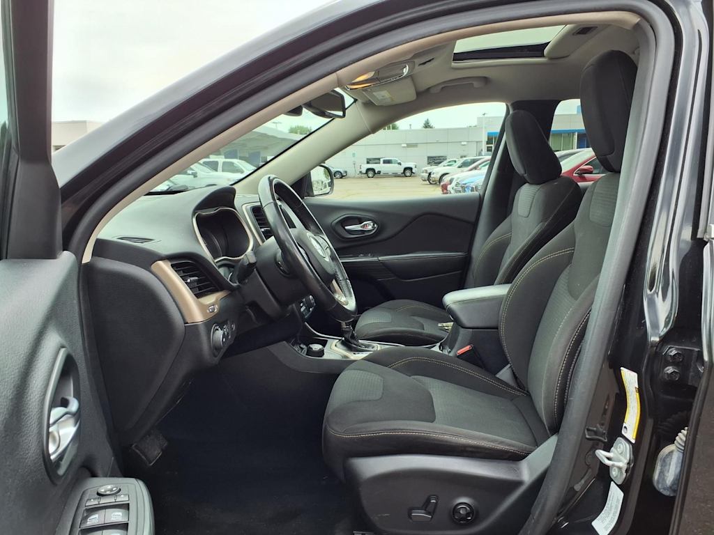 Thumbnail: 2016 Jeep Cherokee - 9