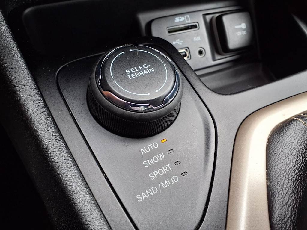 Thumbnail: 2016 Jeep Cherokee - 23