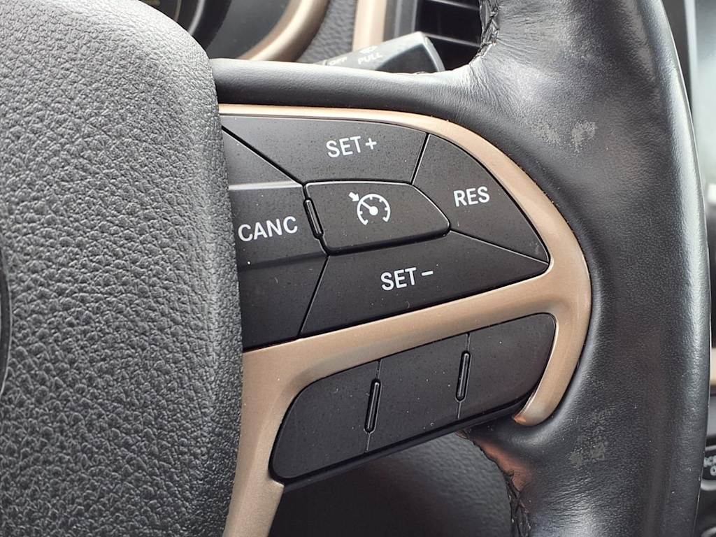 Thumbnail: 2016 Jeep Cherokee - 25