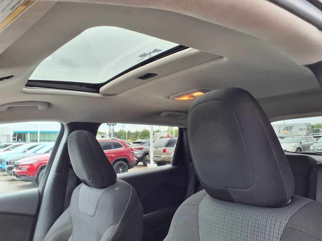 Thumbnail: 2016 Jeep Cherokee - 20