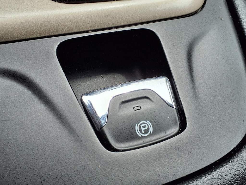 Thumbnail: 2016 Jeep Cherokee - 28