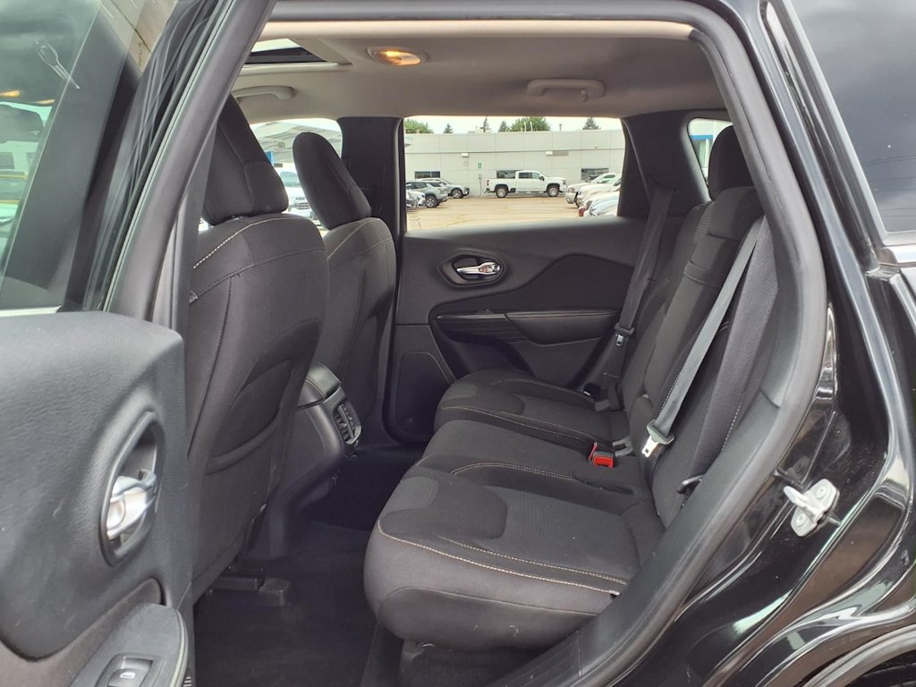 Thumbnail: 2016 Jeep Cherokee - 10