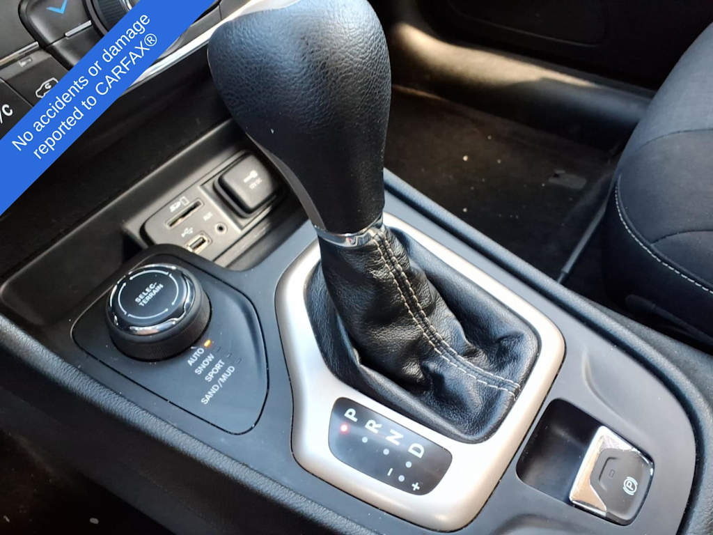 Thumbnail: 2015 Jeep Cherokee - 24