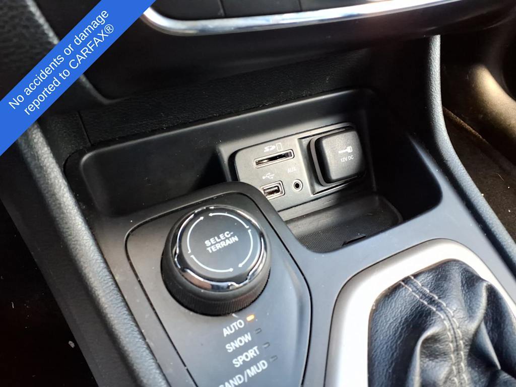 Thumbnail: 2015 Jeep Cherokee - 23