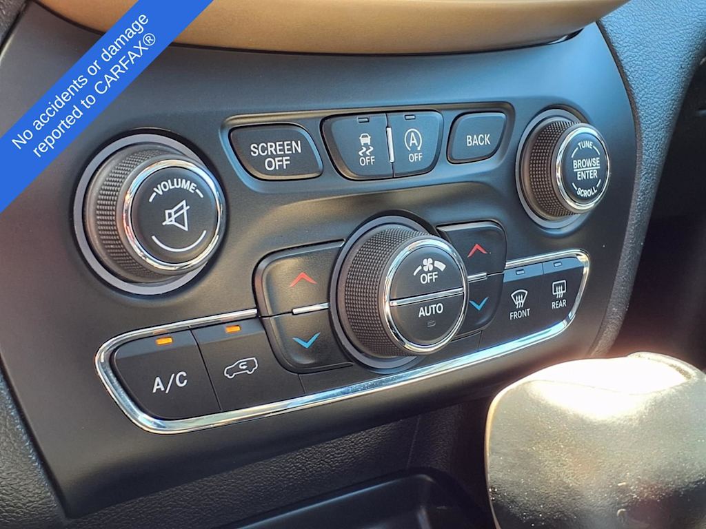 Thumbnail: 2015 Jeep Cherokee - 24