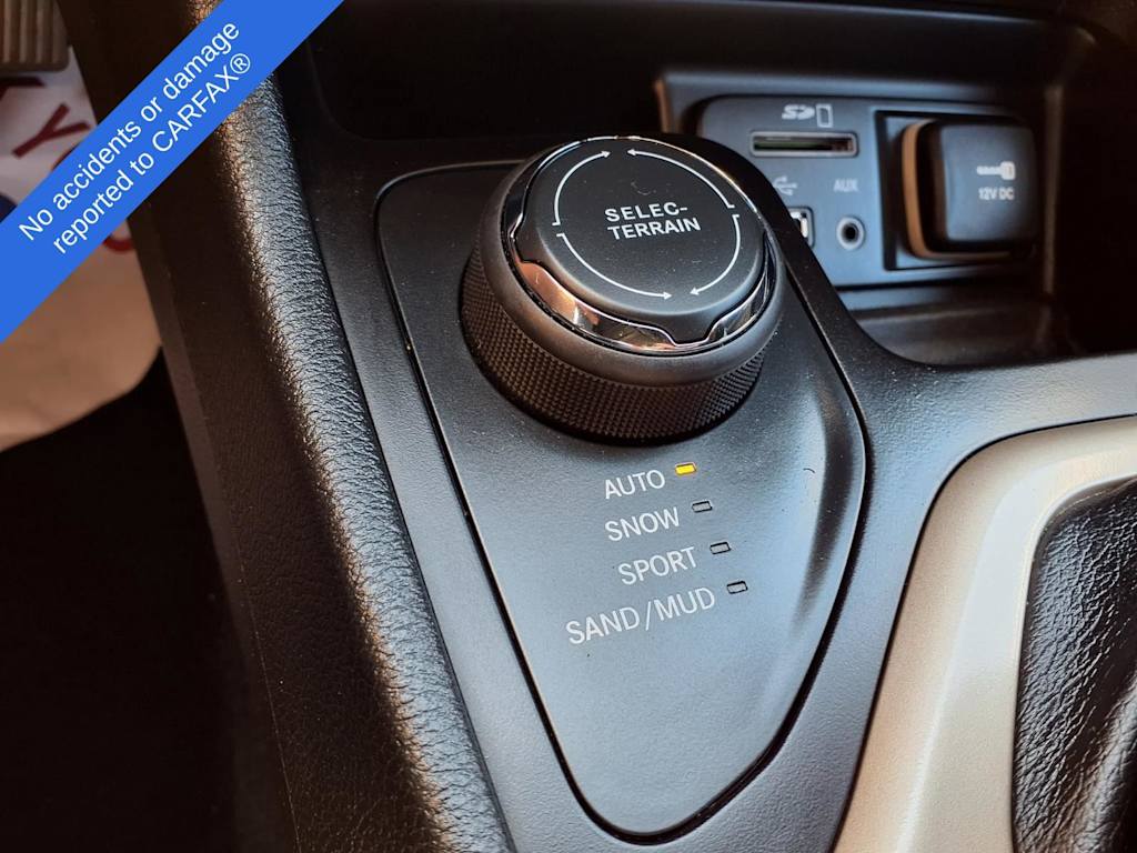 Thumbnail: 2015 Jeep Cherokee - 26