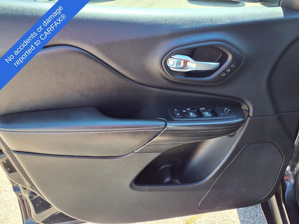 Thumbnail: 2015 Jeep Cherokee - 19