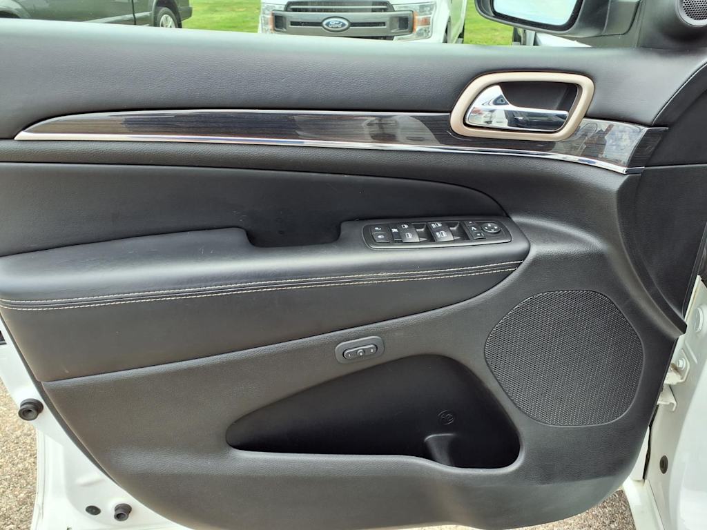 Thumbnail: 2015 Jeep Grand Cherokee - 19
