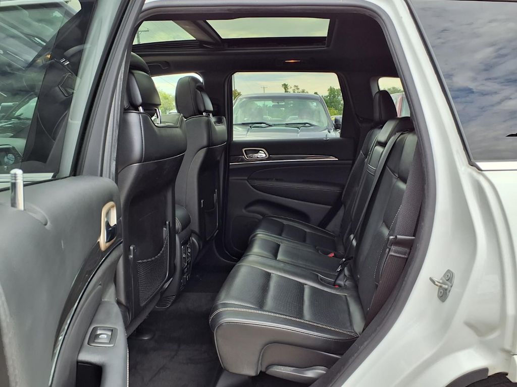 Thumbnail: 2015 Jeep Grand Cherokee - 11