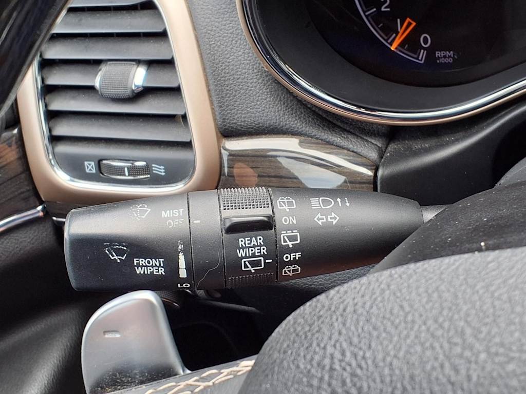 Thumbnail: 2015 Jeep Grand Cherokee - 23