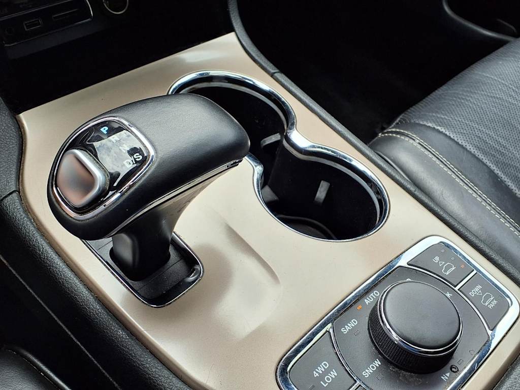 Thumbnail: 2015 Jeep Grand Cherokee - 13