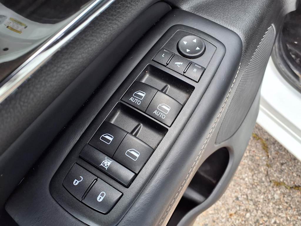Thumbnail: 2015 Jeep Grand Cherokee - 20