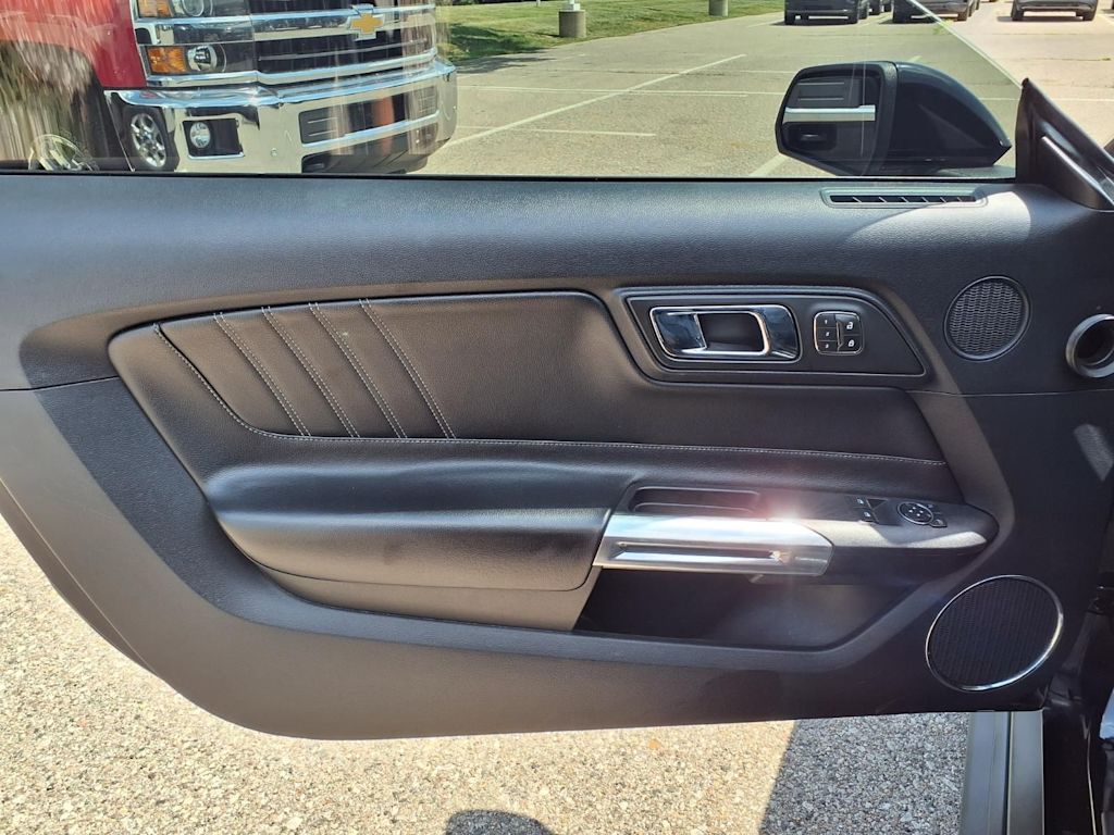 Thumbnail: 2015 Ford Mustang - 16