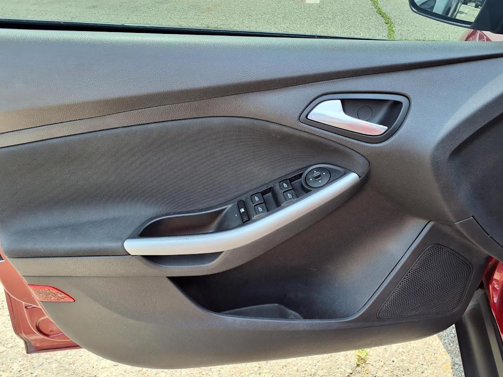 Thumbnail: 2014 Ford Focus - 18