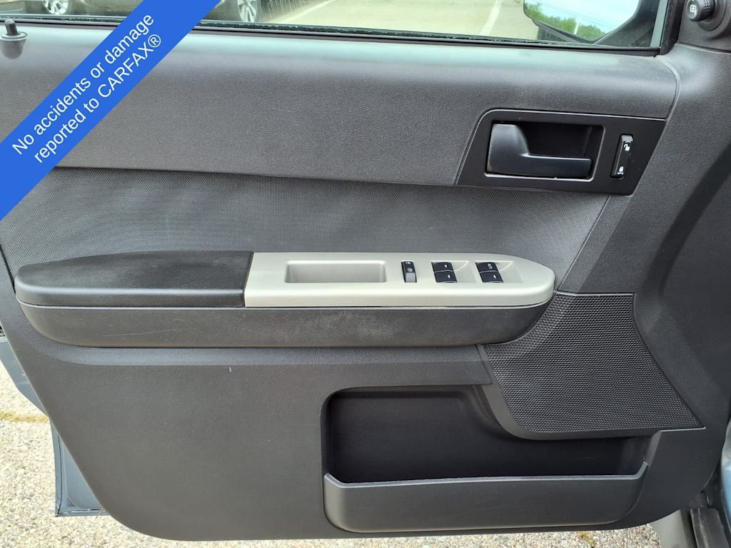Thumbnail: 2010 Ford Escape - 18