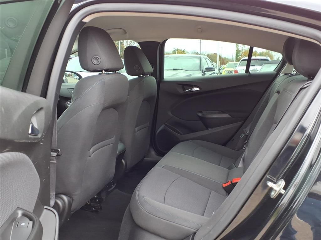 Thumbnail: 2017 Chevrolet Cruze - 11