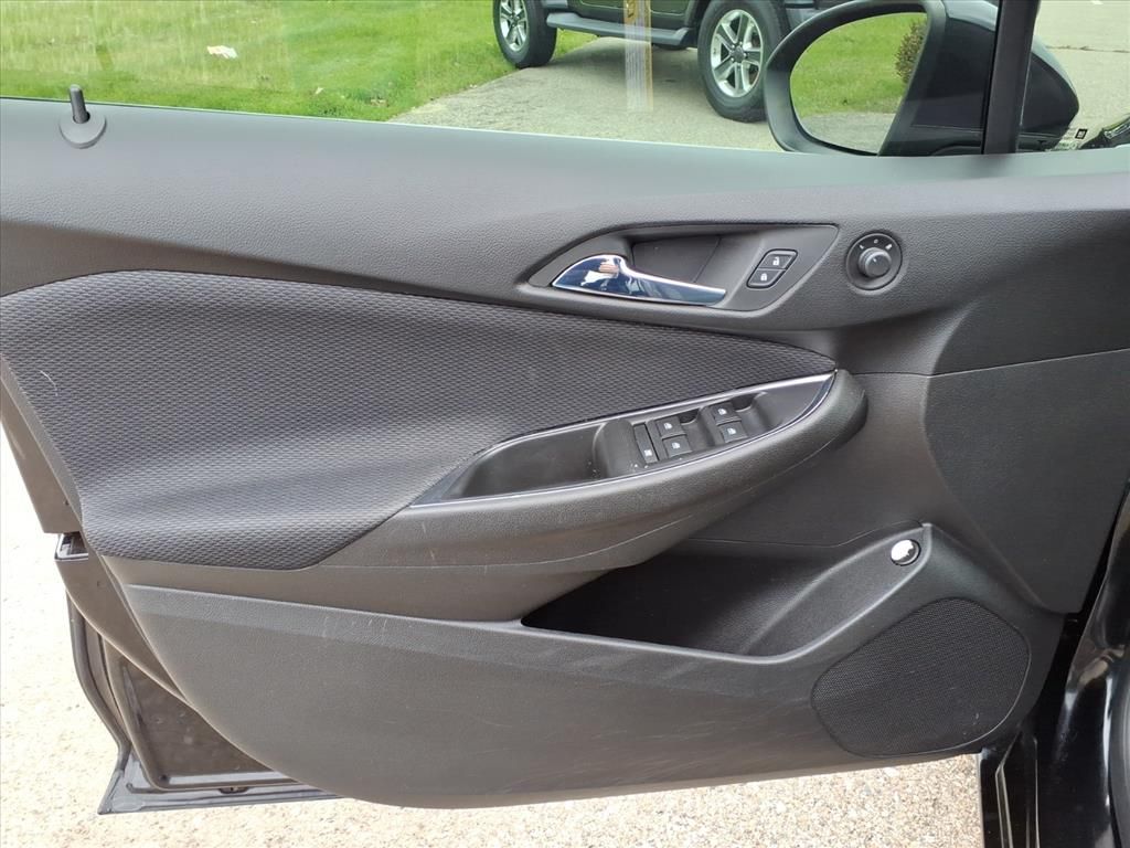 Thumbnail: 2017 Chevrolet Cruze - 19