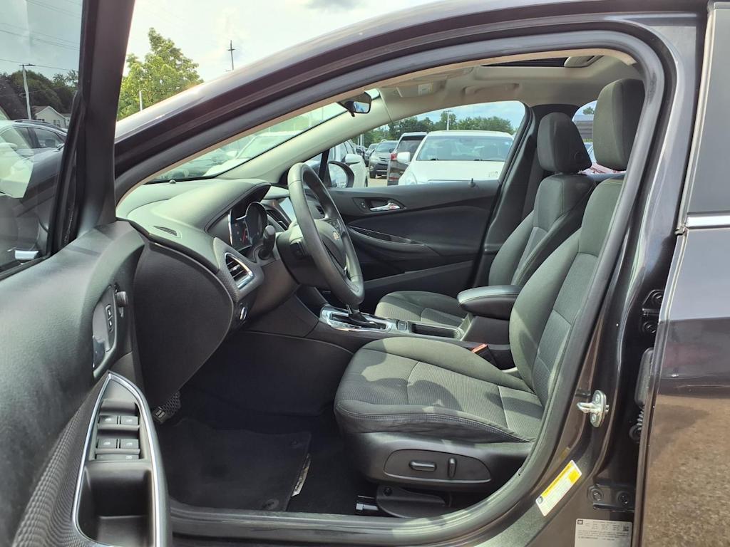 Thumbnail: 2016 Chevrolet Cruze - 10