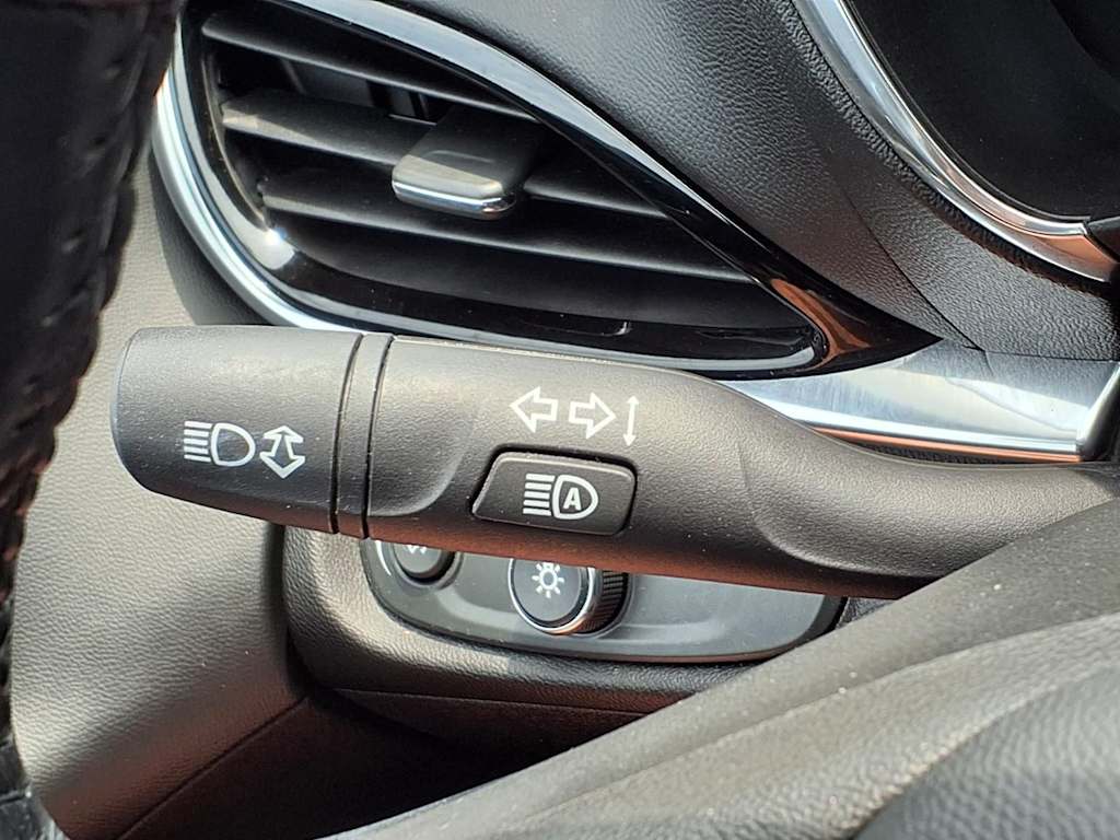 Thumbnail: 2018 Chevrolet Volt - 24