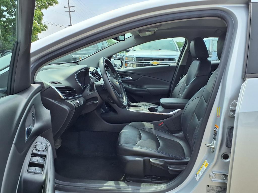Thumbnail: 2018 Chevrolet Volt - 9