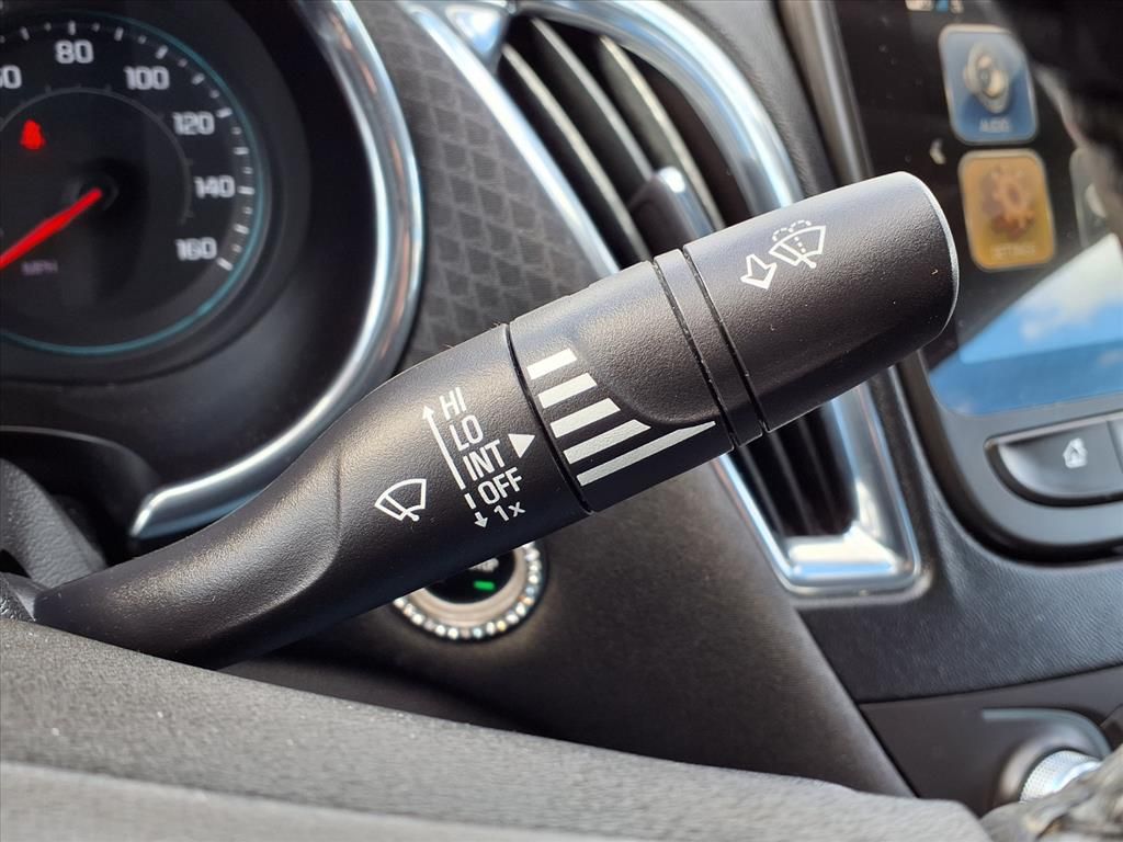 Thumbnail: 2018 Chevrolet Malibu - 14