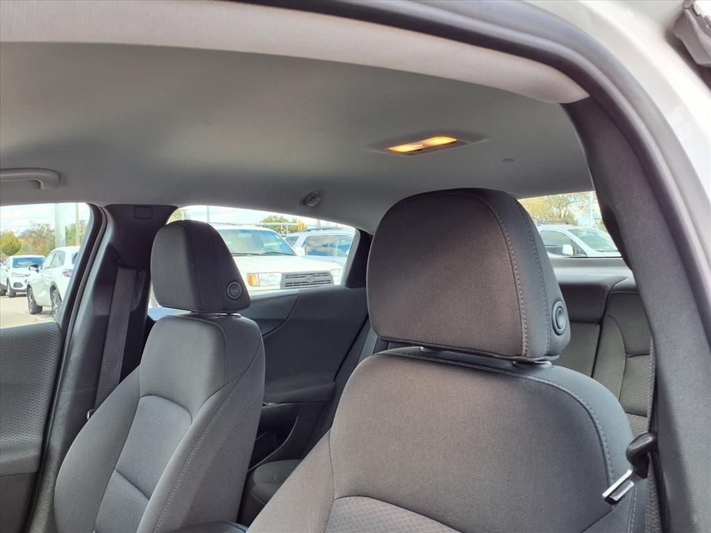 Thumbnail: 2018 Chevrolet Malibu - 10