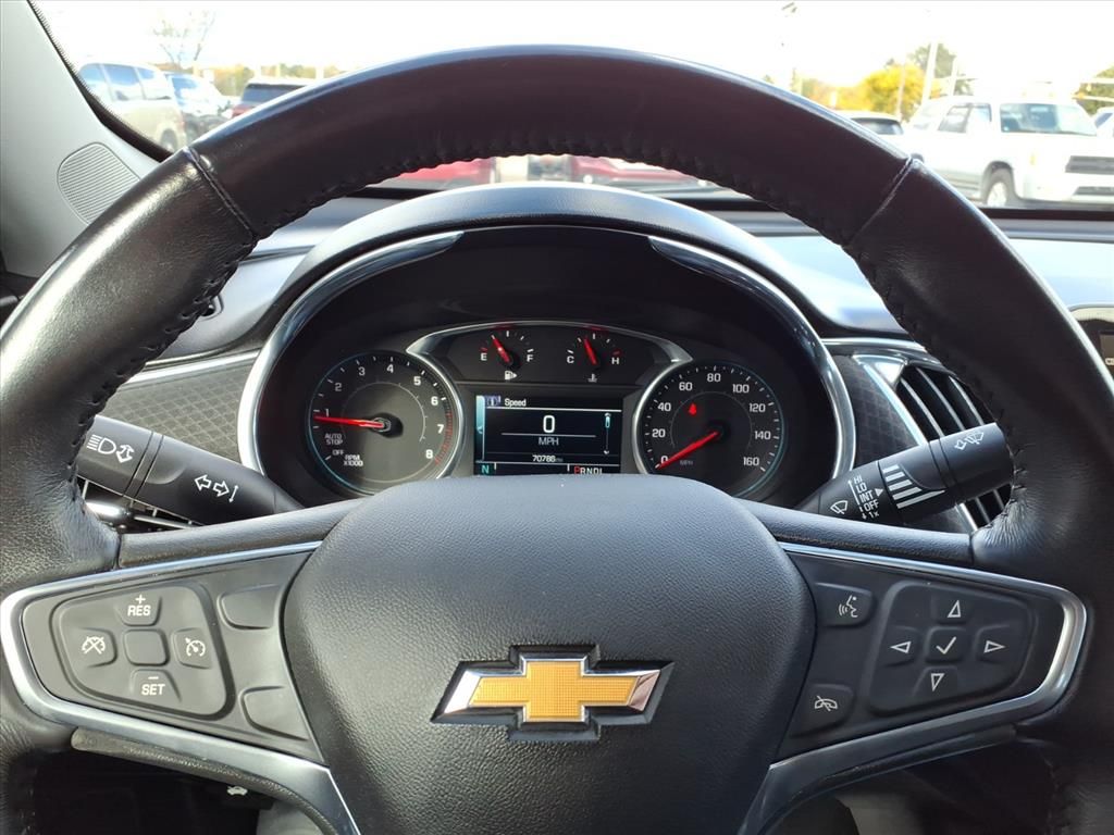 Thumbnail: 2018 Chevrolet Malibu - 12