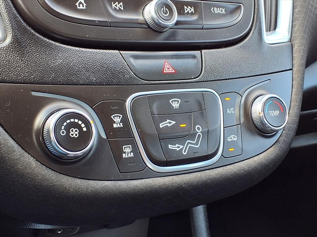 Thumbnail: 2018 Chevrolet Malibu - 24