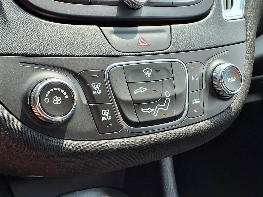 Thumbnail: 2016 Chevrolet Malibu - 26