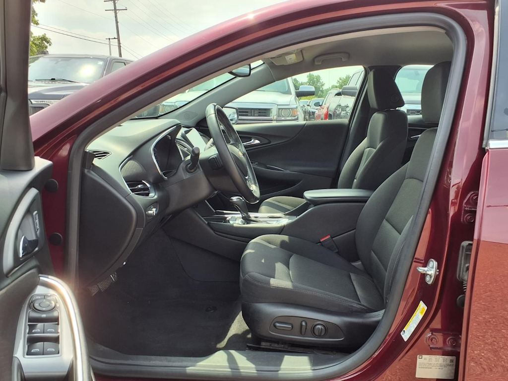Thumbnail: 2016 Chevrolet Malibu - 10