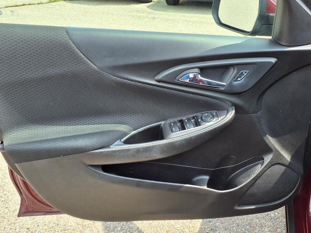 Thumbnail: 2016 Chevrolet Malibu - 17