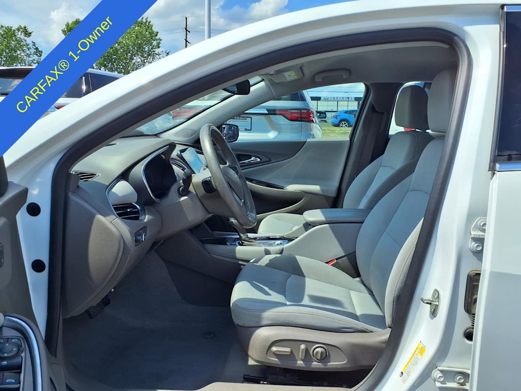 Thumbnail: 2018 Chevrolet Malibu - 10