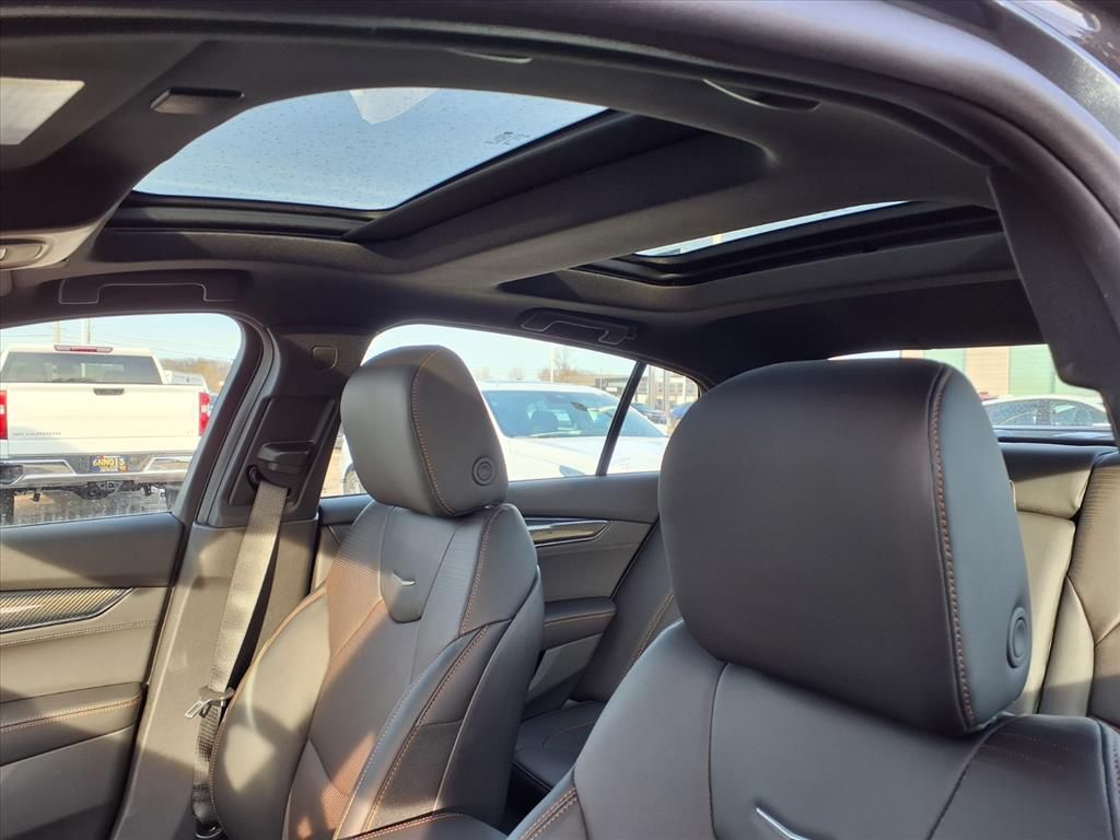 Thumbnail: 2026 Cadillac CT5 - 9