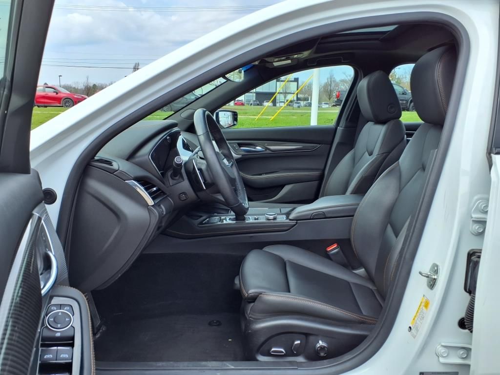 2022 Cadillac CT5 V 8