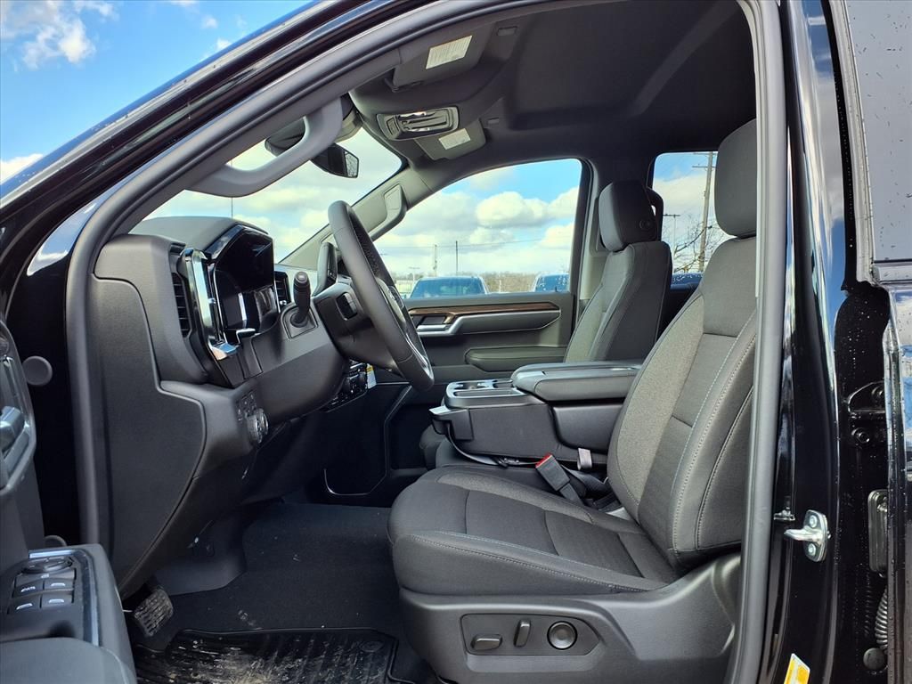 Thumbnail: 2026 Chevrolet Silverado 1500 - 7