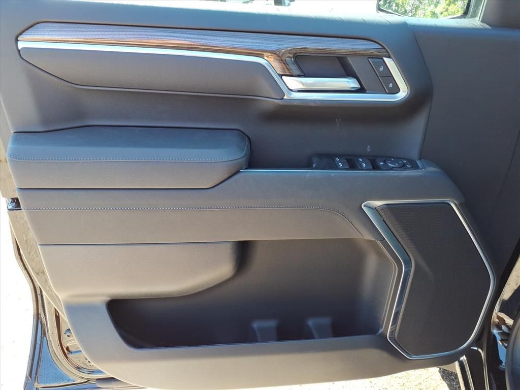 Thumbnail: 2026 Chevrolet Silverado 1500 - 13