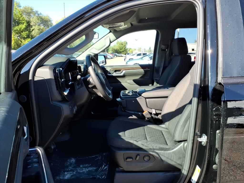 Thumbnail: 2026 Chevrolet Silverado 1500 - 8