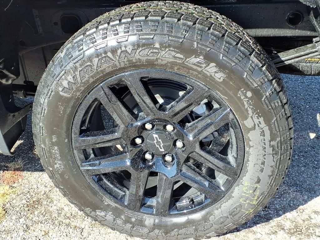 Thumbnail: 2026 Chevrolet Silverado 1500 - 6