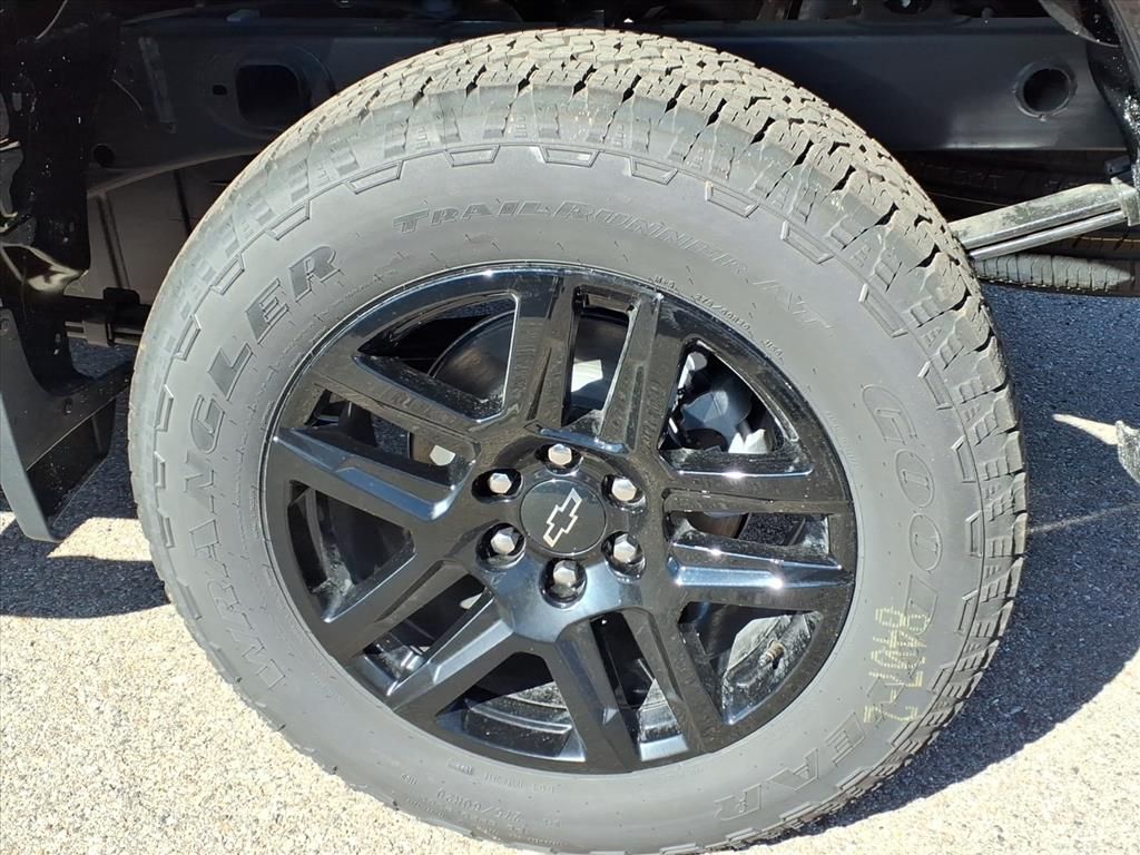 Thumbnail: 2026 Chevrolet Silverado 1500 - 6