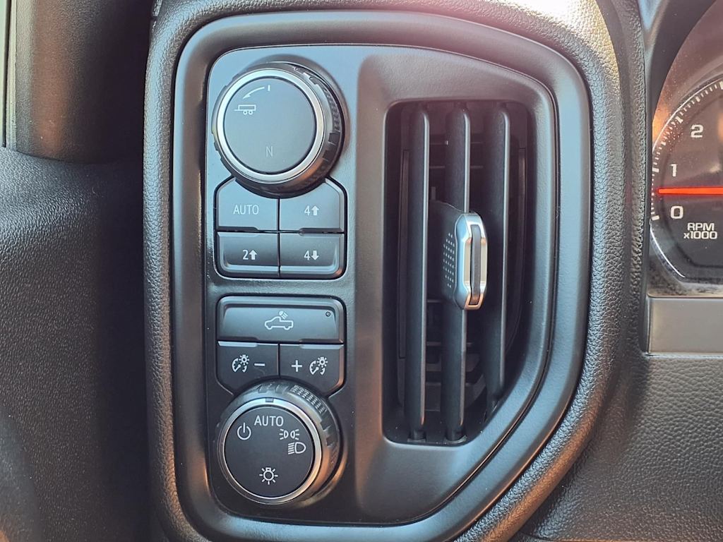 Thumbnail: 2020 Chevrolet Silverado 1500 - 27