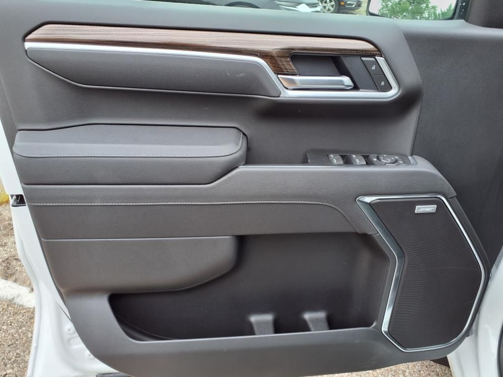 Thumbnail: 2025 Chevrolet Silverado 1500 - 17