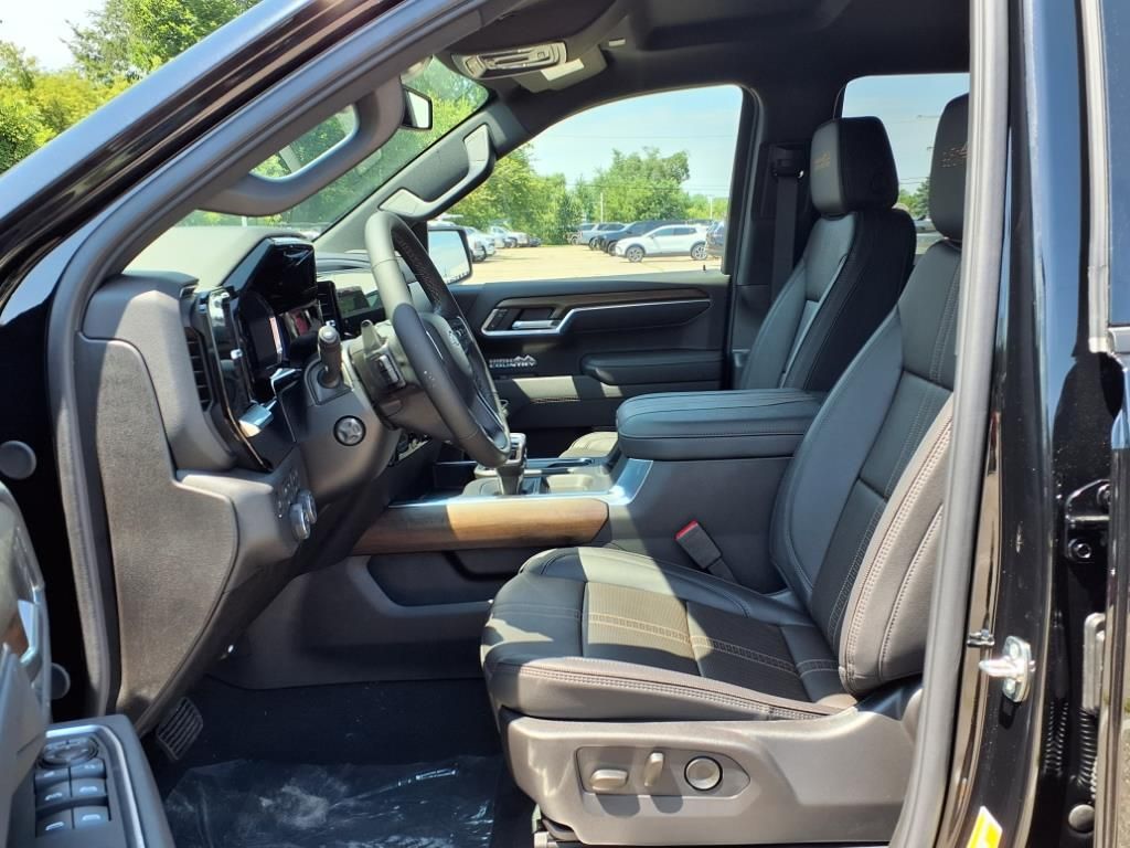 Thumbnail: 2026 Chevrolet Silverado 1500 - 9