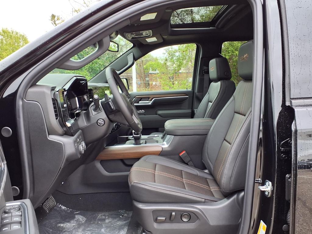 Thumbnail: 2026 Chevrolet Silverado 1500 - 9