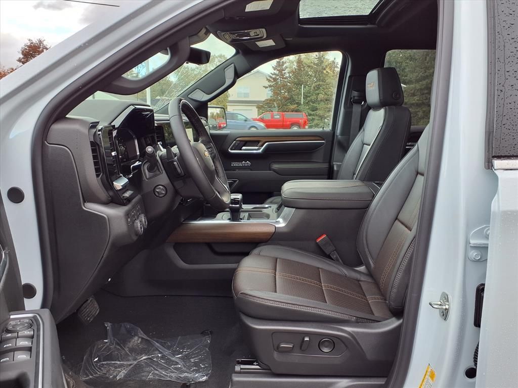 Thumbnail: 2026 Chevrolet Silverado 1500 - 9