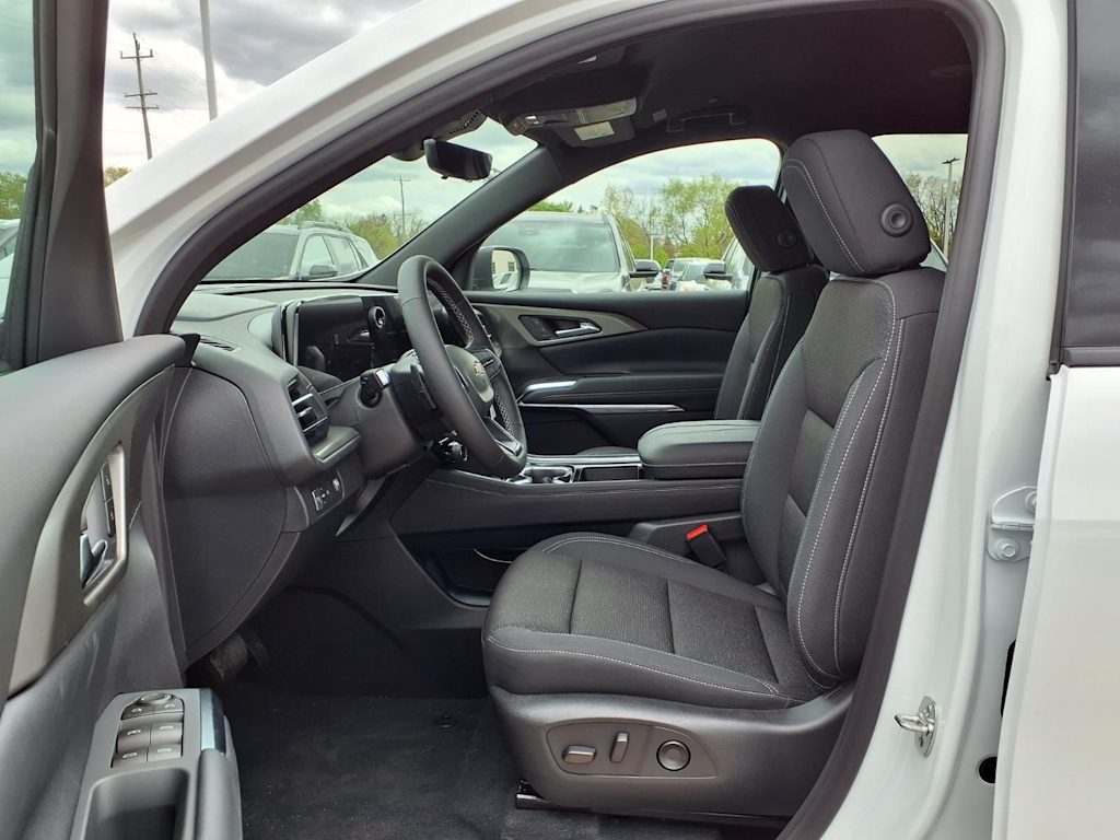Thumbnail: 2026 Chevrolet Traverse - 8